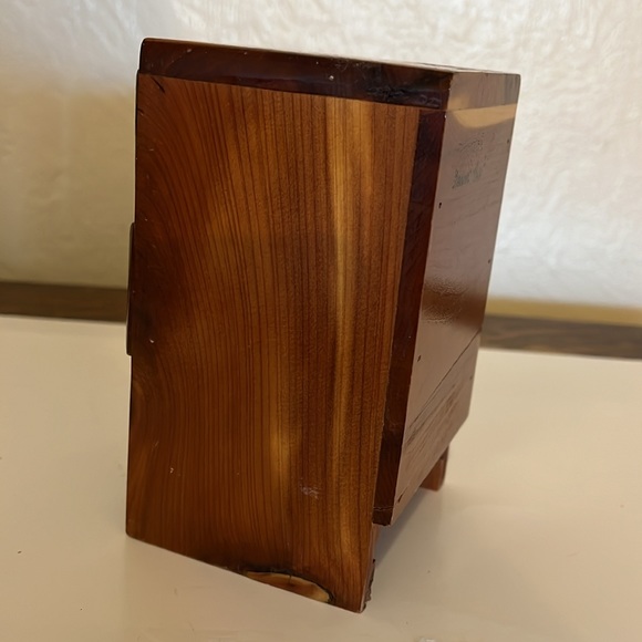 Wooden treasure chest/trinket box - Picture 5 of 5